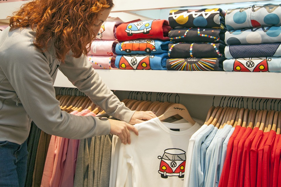 Как увеличить продажи товаров в магазине одежды
